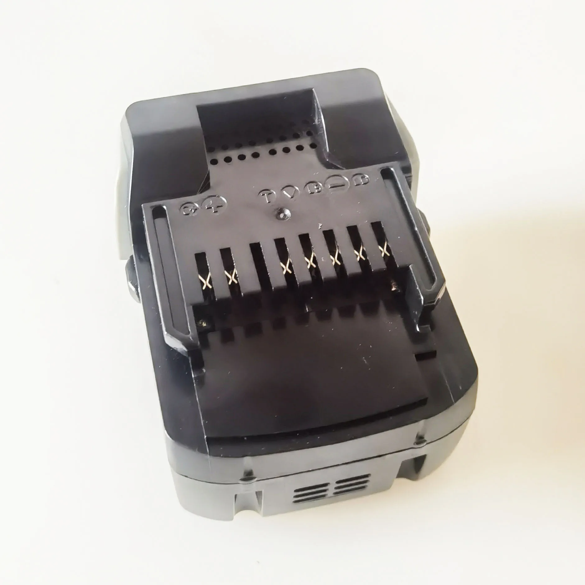 14.4V Rechargeable Li-ion Battery 5000mah for Hitachi cordless Electric drill screwdriver CJ14DSL,CR14DSL,DDS14DSL
14.4V Rechargeable Li-ion Battery 5000mah for Hitachi cordless Electric drill screwdriver CJ14DSL,CR14DSL,DDS14DSL