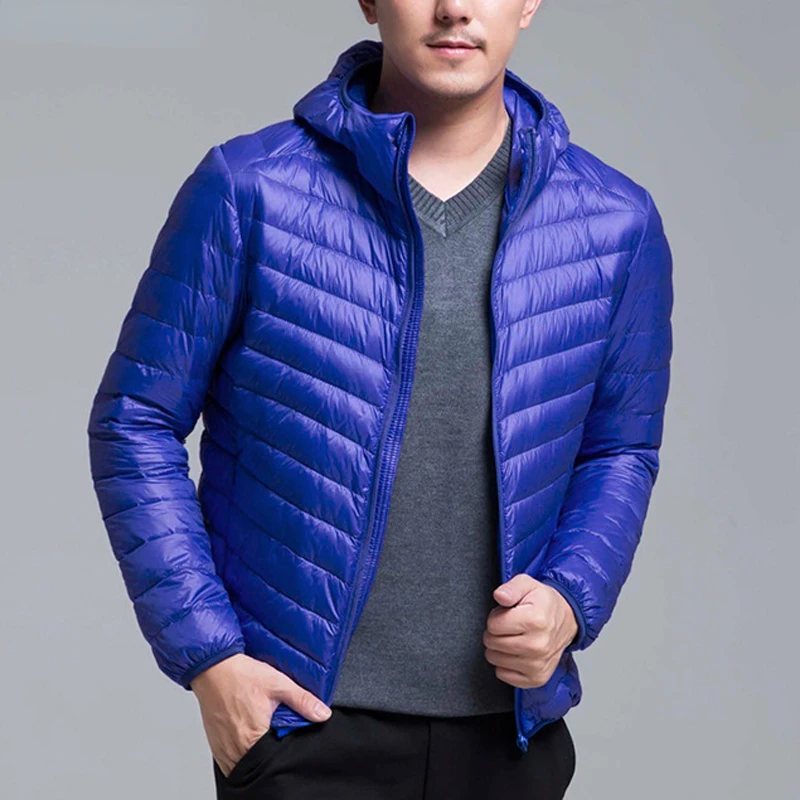 Мужская зимняя куртка на утином пуху, с капюшоном 
Мужская зимняя куртка на утином пуху, с капюшоном