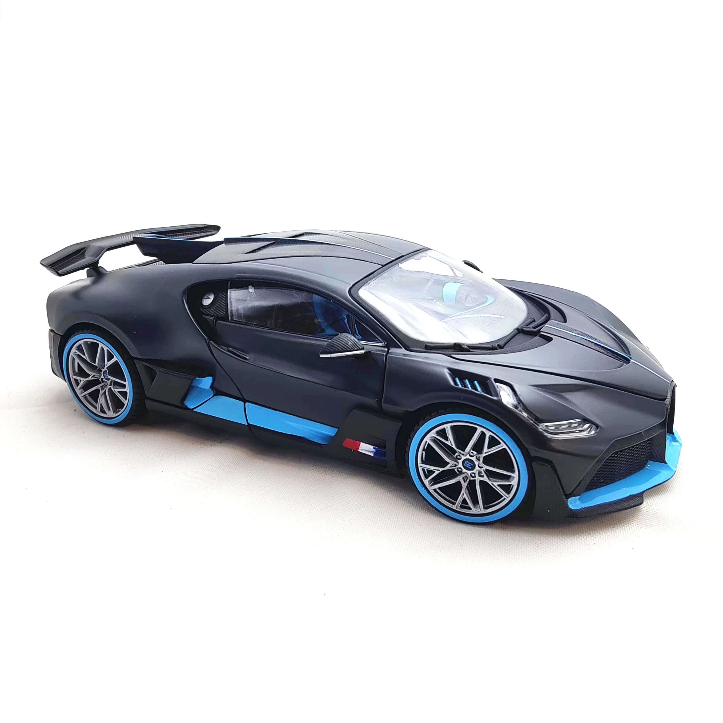 

1:24 Bugatti Divo Dream Car Model Diecast Replica Home Office Interior Decorative Scale Miniature Art Collection Gift Boy Toy