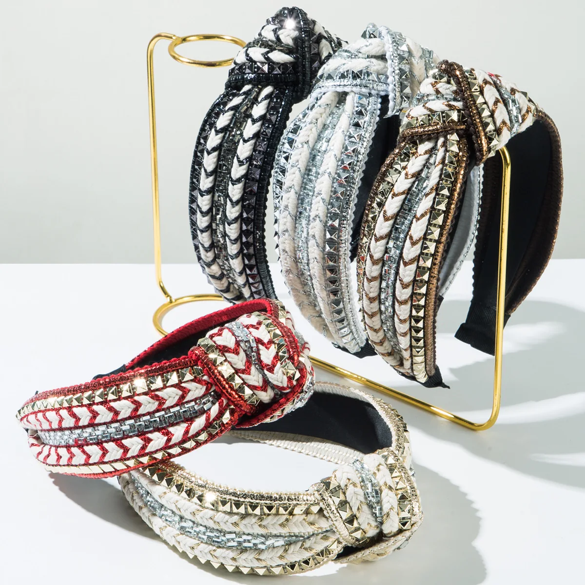 European and American Elegant New Wide-Brimmed Knotted Woven Diamond-Embedded Headband Hair Accessories
European and American Elegant New Wide-Brimmed Knotted Woven Diamond-Embedded Headband Hair Accessories