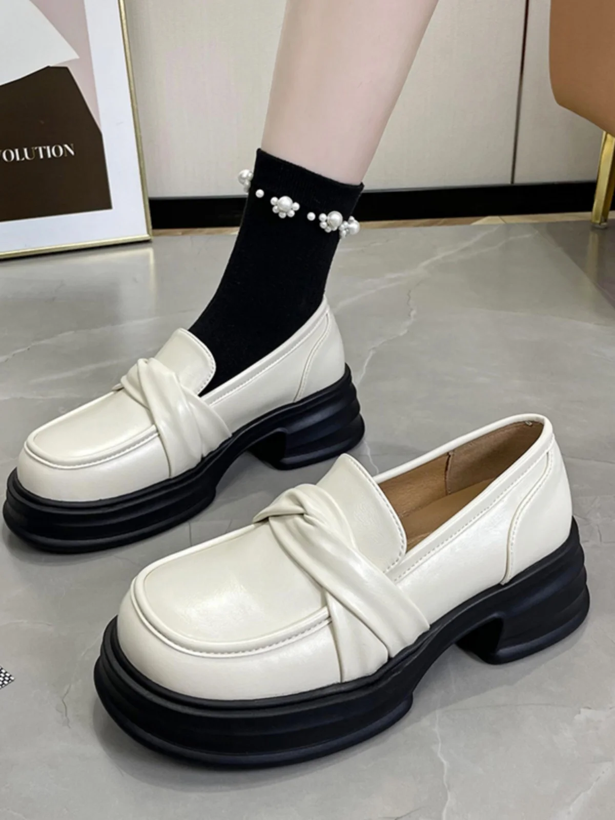 Casual Woman Shoe Clogs Platform British Style Loafers With Fur All-Match Round Toe Oxfords Female Footwear Black Flats New Cree
Casual Woman Shoe Clogs Platform British Style Loafers With Fur All-Match Round Toe Oxfords Female Footwear Black Flats New Cree
