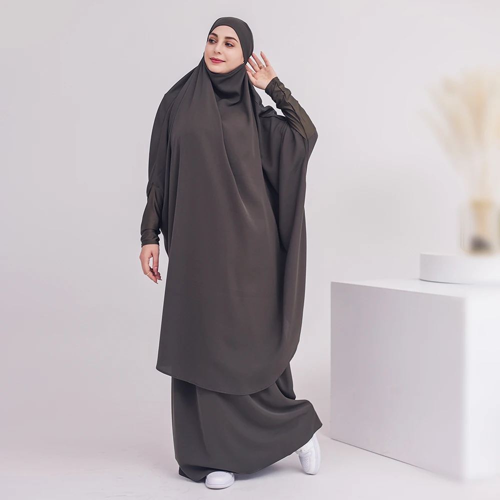 Комплект Jilbab для мусульманских женщин, Ранняя Исламская одежда, длинный химар с юбкой, Дубай, Турецкая Паранджа, кафтан, 2 предмета Рамадан
Комплект Jilbab для мусульманских женщин, Ранняя Исламская одежда, длинный химар с юбкой, Дубай, Турецкая Паранджа, кафтан, 2 предмета Рамадан