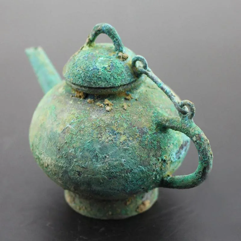 

Unearthed Warring States antiques, old bronzes, bronze wine pots, teapots, water pots, old bronzes and handicrafts collection