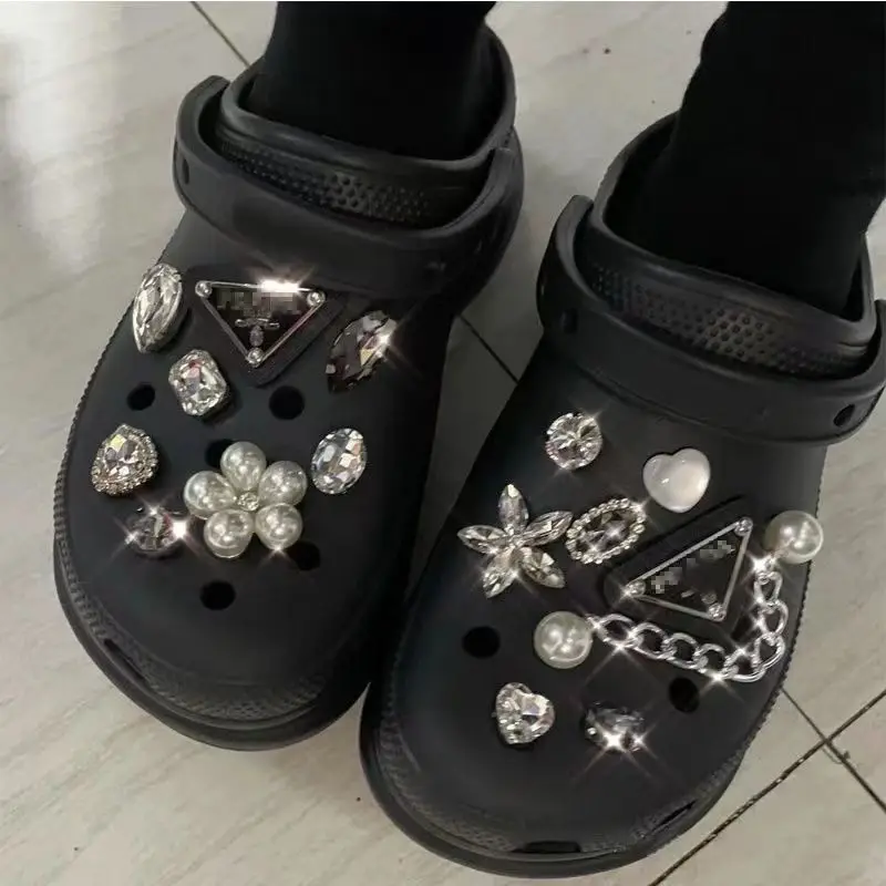 Уличная крутая Бриллиантовая пара, аксессуары для обуви, украшение, отверстие для обуви, пряжка, аксессуары, трехмерная водяная буровая машинка, красивый подарок
Уличная крутая Бриллиантовая пара, аксессуары для обуви, украшение, отверстие для обуви, пряжка, аксессуары, трехмерная водяная буровая машинка, красивый подарок