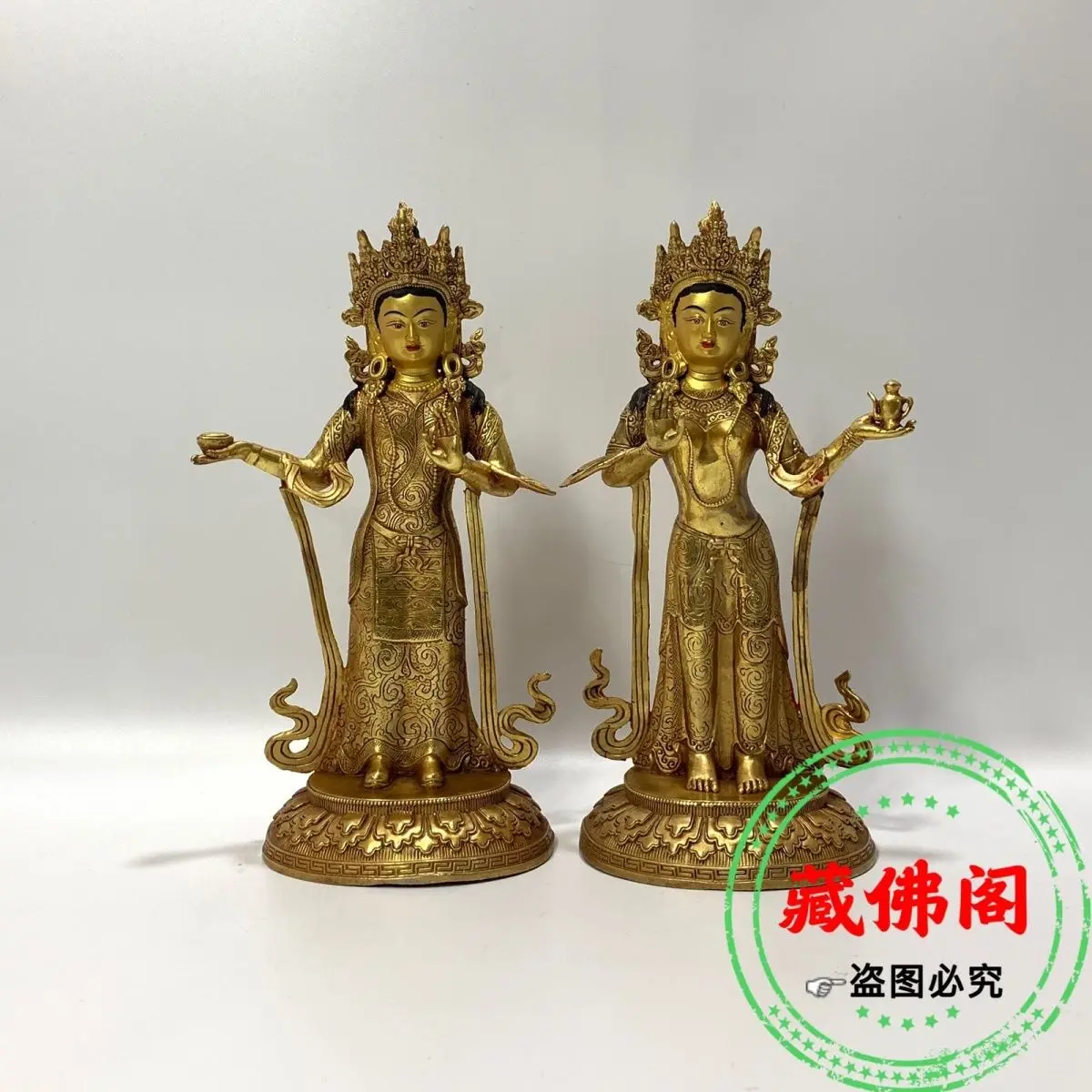A set of seven-inch Padmasambhava concubines with a set of pure copper Seiko Tibetan gilt bronze statues for home use with a ful
A set of seven-inch Padmasambhava concubines with a set of pure copper Seiko Tibetan gilt bronze statues for home use with a ful
