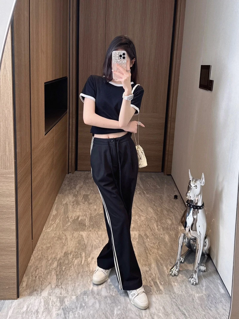 Academy style women's pants are fashionable, loose, casual drawstring high waisted, side striped straight leg pants
Academy style women's pants are fashionable, loose, casual drawstring high waisted, side striped straight leg pants