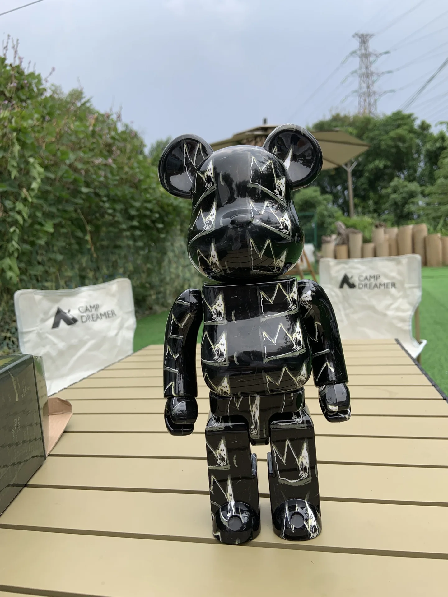 Bearbrick 400% Черная Корона, шарнир, вращающийся со звуком, ABS пластик, высота 28 см, настольное украшение, фотография, Подарочная фигурка 
Bearbrick 400% Черная Корона, шарнир, вращающийся со звуком, ABS пластик, высота 28 см, настольное украшение, фотография, Подарочная фигурка