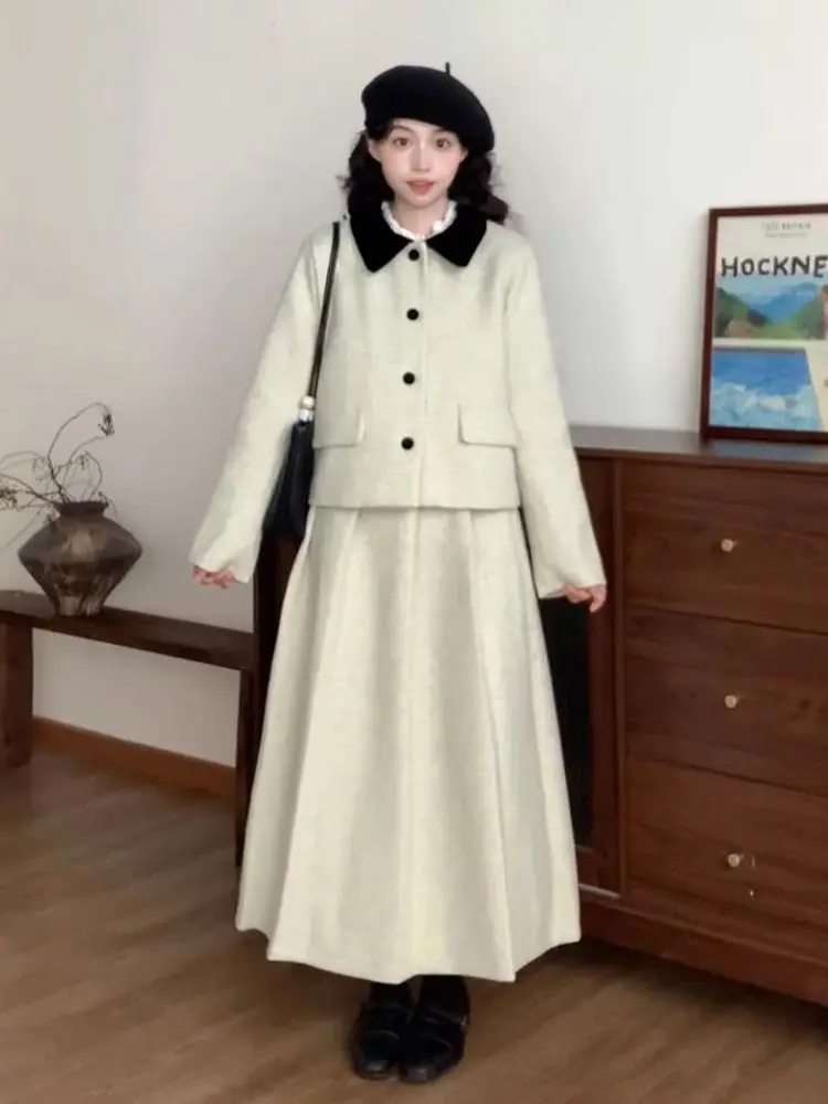 Autumn/Winter New High-End Contrast Collar Cardigan and High-Waisted Pleated A-Line Skirt Set for Women Trendy Two-Piece Outfit
Autumn/Winter New High-End Contrast Collar Cardigan and High-Waisted Pleated A-Line Skirt Set for Women Trendy Two-Piece Outfit