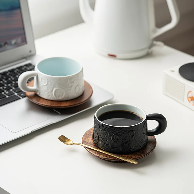 Креативная кофейная чашка и блюдце высокого качества в японском стиле, 200 мл, набор высококачественных изысканных керамических зеркальных кружек
Креативная кофейная чашка и блюдце высокого качества в японском стиле, 200 мл, набор высококачественных изысканных керамических зеркальных кружек