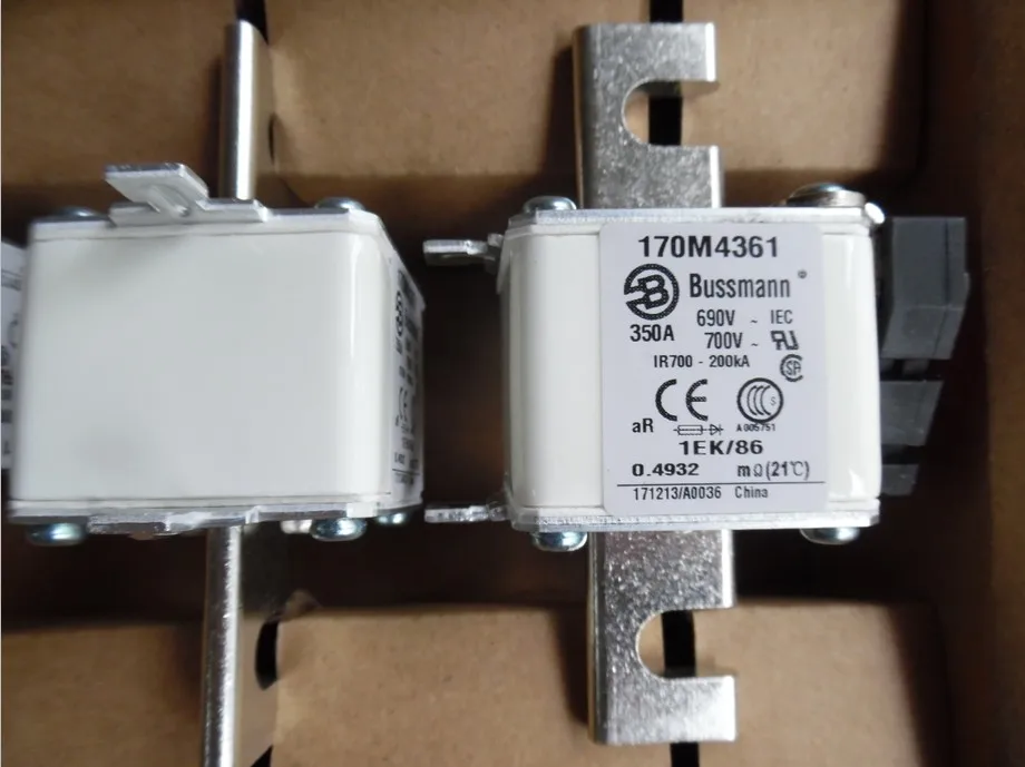 Предохранители: Bussmann 170M4358 200A 690 В/170M4359 250A / 170M4360 315A / 170M4361 350A aR
Предохранители: Bussmann 170M4358 200A 690 В/170M4359 250A / 170M4360 315A / 170M4361 350A aR