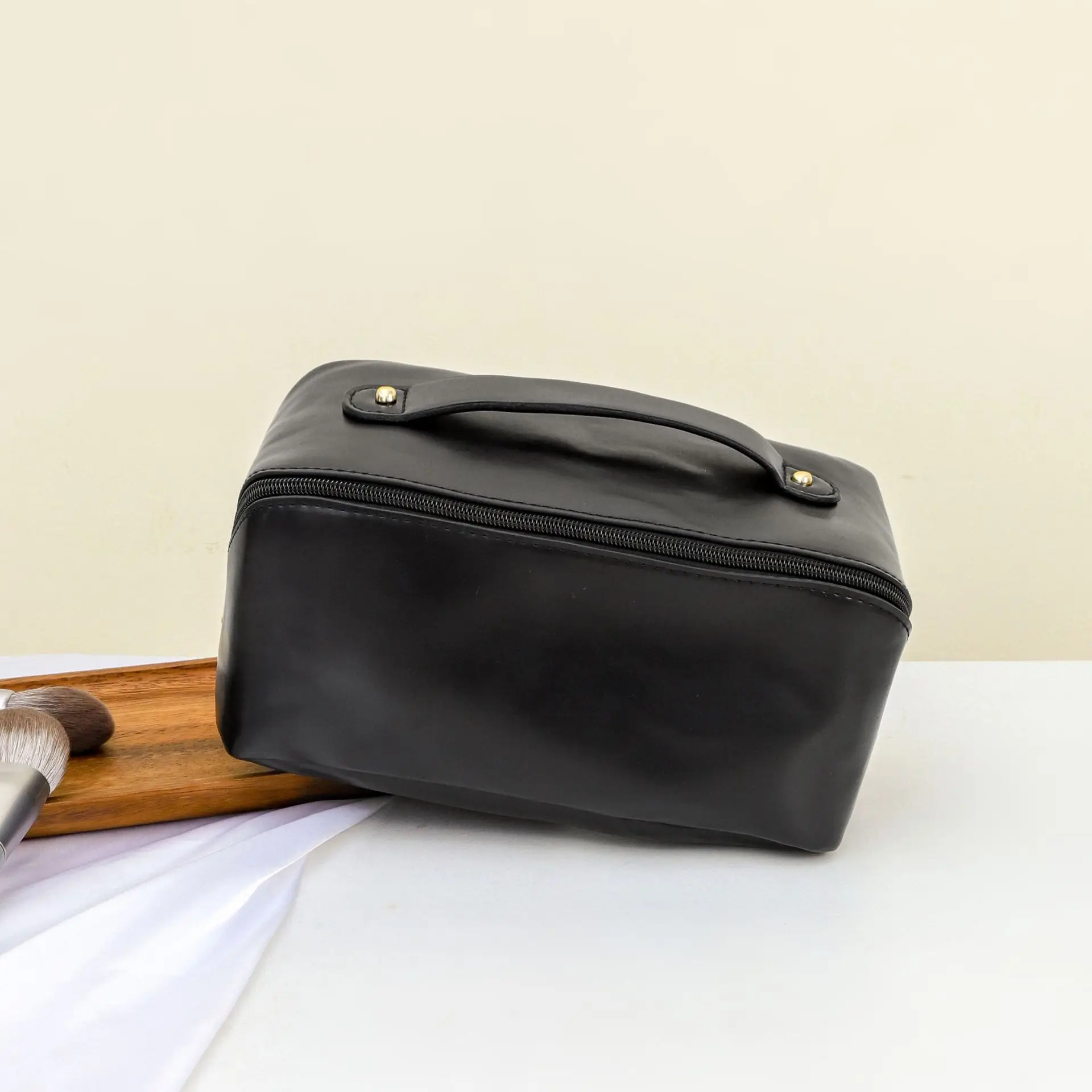Organ PU Leather Pillow Cosmetic Wash Products Large Capacity Partition Storage Makeup Bag
Organ PU Leather Pillow Cosmetic Wash Products Large Capacity Partition Storage Makeup Bag