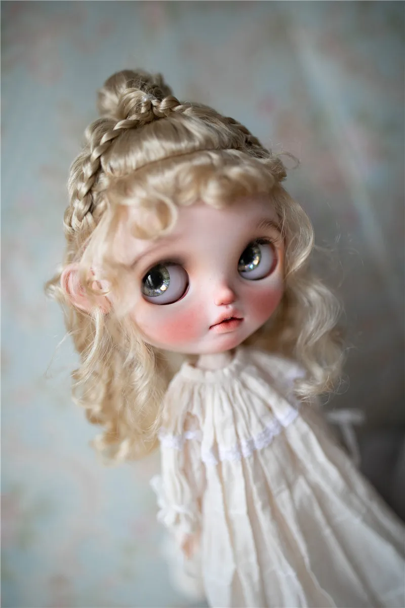 

BJD doll wig fits blythe doll 9-10in size Blonde khaki retro braid curly hair imitation Mohair hair doll accessories woman