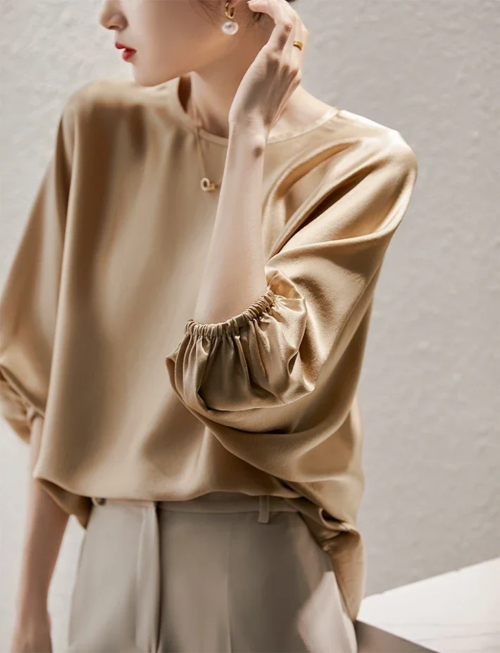 

Шелковая рубашка большого размера, атласная Свободная Женская блузка, Новинка лета 2023, топ с коротким рукавом, повседневная женская одежда в Корейском стиле YCMYUNYAN