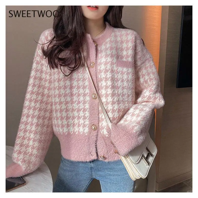 Korean Houndstooth Short Sweater Cardigan Jacket Women Elegant Imitation Mink Fleece Knitwear Tops Vintage O-Neck Knitted Coats
Korean Houndstooth Short Sweater Cardigan Jacket Women Elegant Imitation Mink Fleece Knitwear Tops Vintage O-Neck Knitted Coats