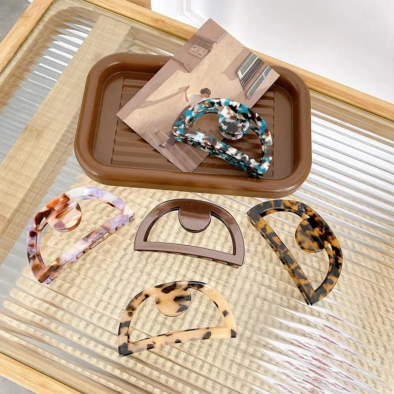 New Korean Fashion Hot Sale Vintage Semicircle Hollow Acetic Acid Hair Clip Claw Simple Printing Flower Shark Clip For Womens 
New Korean Fashion Hot Sale Vintage Semicircle Hollow Acetic Acid Hair Clip Claw Simple Printing Flower Shark Clip For Womens