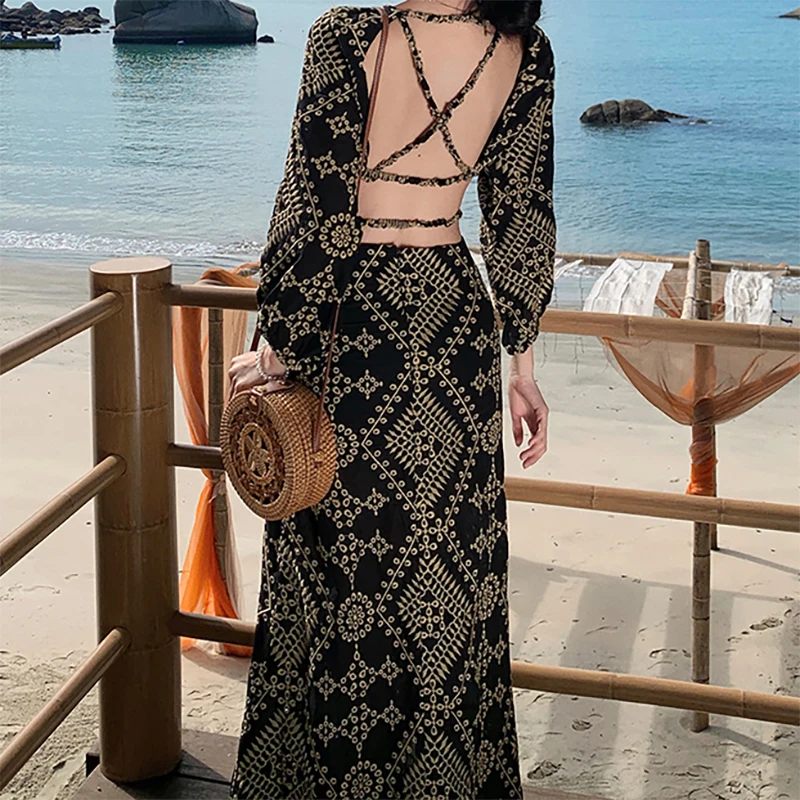 Sexy lady V-neck backless holiday long dress 2024 summer embroidered flower hollow waist black bohemian robe
Sexy lady V-neck backless holiday long dress 2024 summer embroidered flower hollow waist black bohemian robe