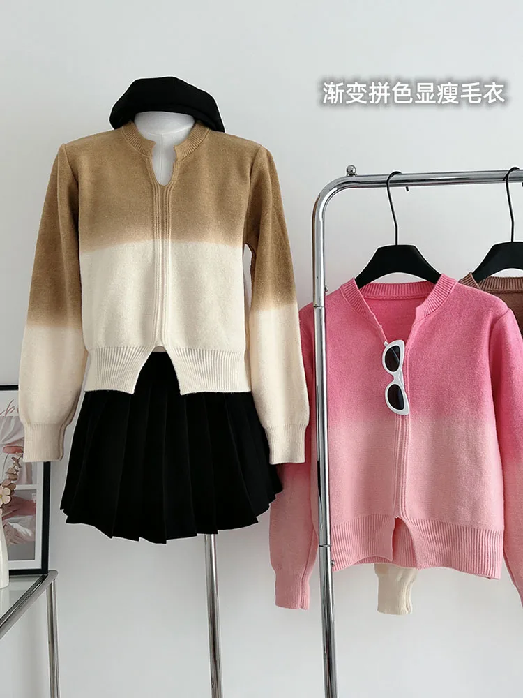Vintage V-Neck Sweet Sweaters Women Korean Style Gradient Color Knitted Jumper Oversize Pullover Cozy New Trend 2000s Aesthetic
Vintage V-Neck Sweet Sweaters Women Korean Style Gradient Color Knitted Jumper Oversize Pullover Cozy New Trend 2000s Aesthetic