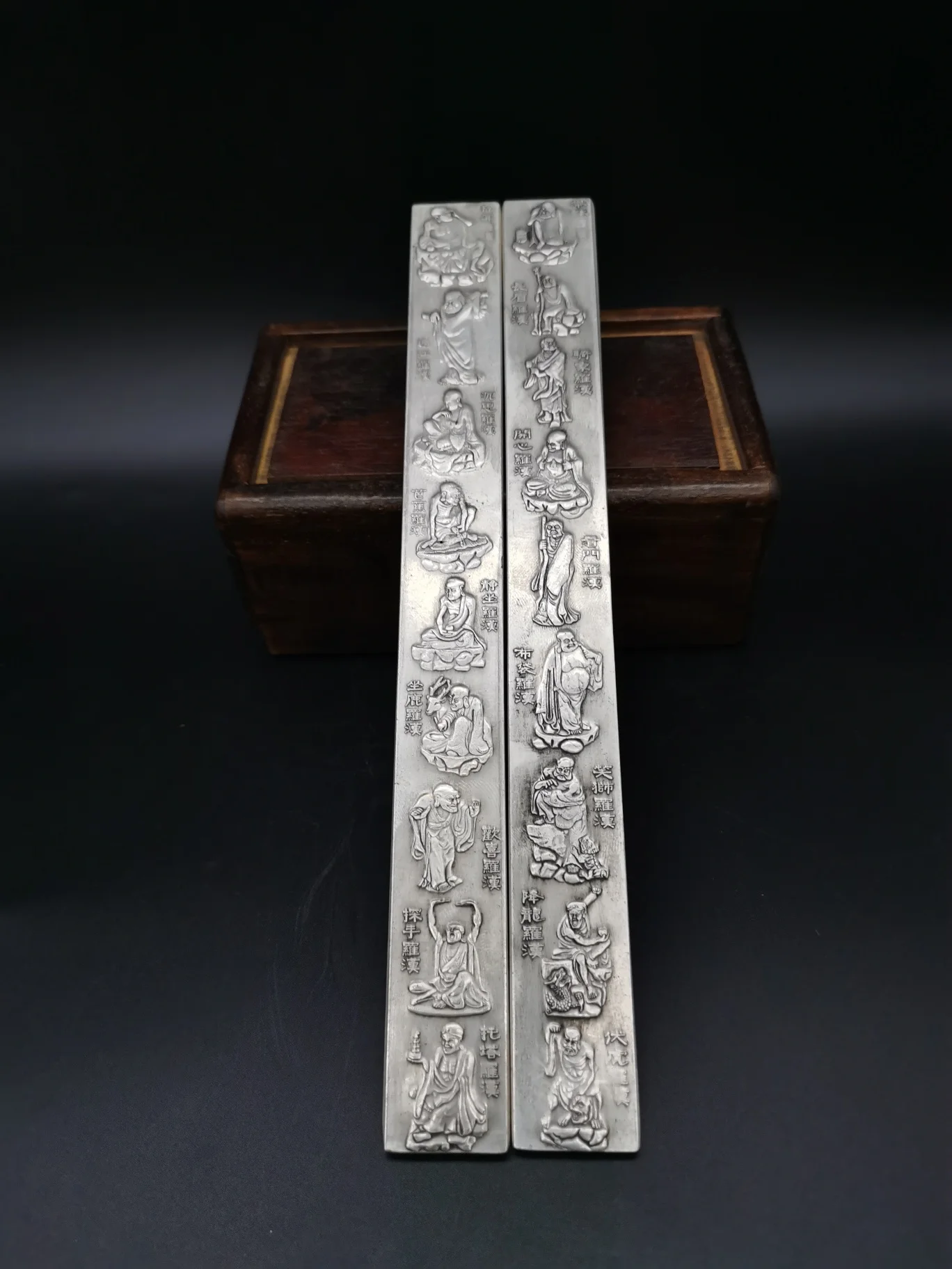 Collect Chinese Elaboration Cupronickel Auspicious Lucky Wealth“Eighteen Arhat ”Paper-Weight Metal Crafts Home Decoration
Collect Chinese Elaboration Cupronickel Auspicious Lucky Wealth“Eighteen Arhat ”Paper-Weight Metal Crafts Home Decoration