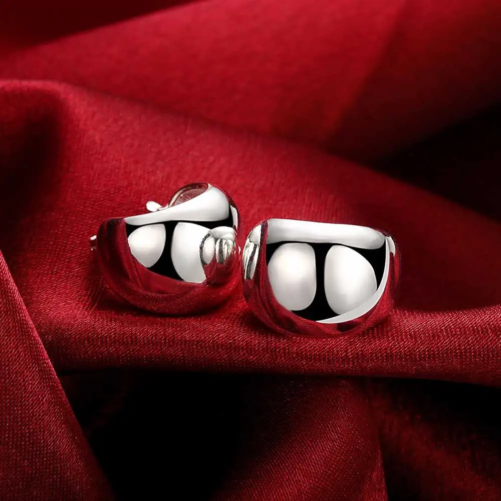 925 Sterling Silver classic Smooth round Earrings for Women Luxury Fashion Party Wedding Accessories Jewelry Christmas Gifts
925 Sterling Silver classic Smooth round Earrings for Women Luxury Fashion Party Wedding Accessories Jewelry Christmas Gifts