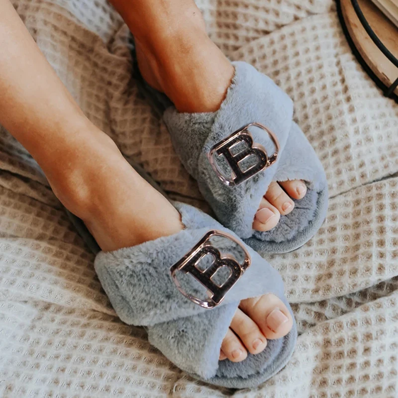 New Luxury Design Women House Slippers Faux Fur Winter Fashion Warm Shoes Woman Slip on Flats Female Slides Home Furry Slippers
New Luxury Design Women House Slippers Faux Fur Winter Fashion Warm Shoes Woman Slip on Flats Female Slides Home Furry Slippers