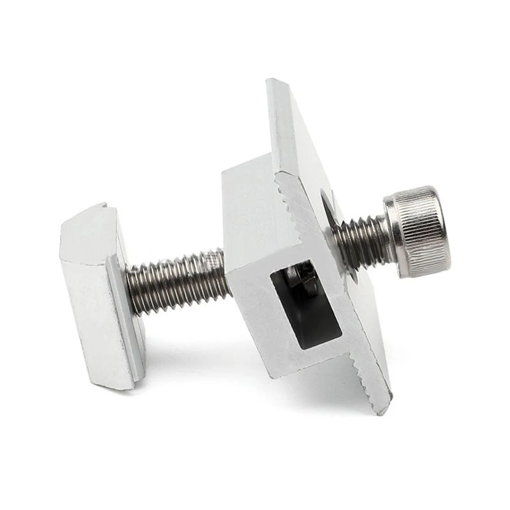 Adjustable Clamp for Solar Panels, Secure Connection and Fixed Position on Rails, Corrosion Resistant, Lightweight 35mm
Adjustable Clamp for Solar Panels, Secure Connection and Fixed Position on Rails, Corrosion Resistant, Lightweight 35mm