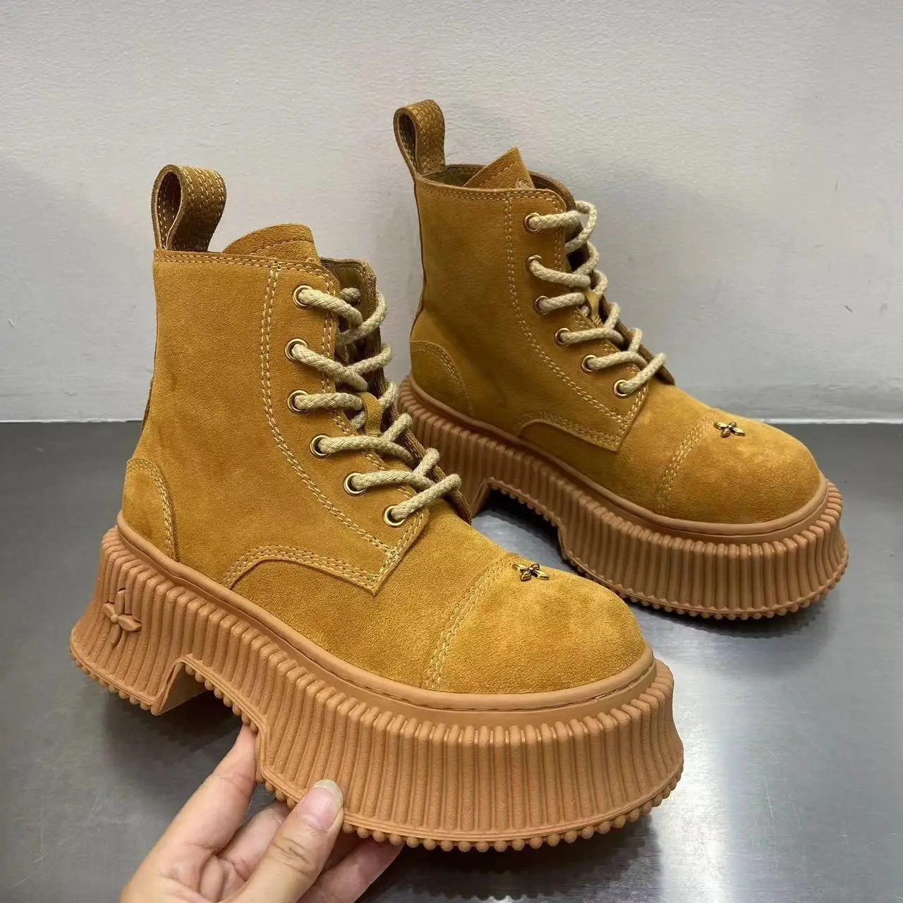 Dropshipping British Style Cross Yellow Platform Motorcycle Boots Lace Up Slim Rider Boots Leather Versatile Women's Booties
Dropshipping British Style Cross Yellow Platform Motorcycle Boots Lace Up Slim Rider Boots Leather Versatile Women's Booties