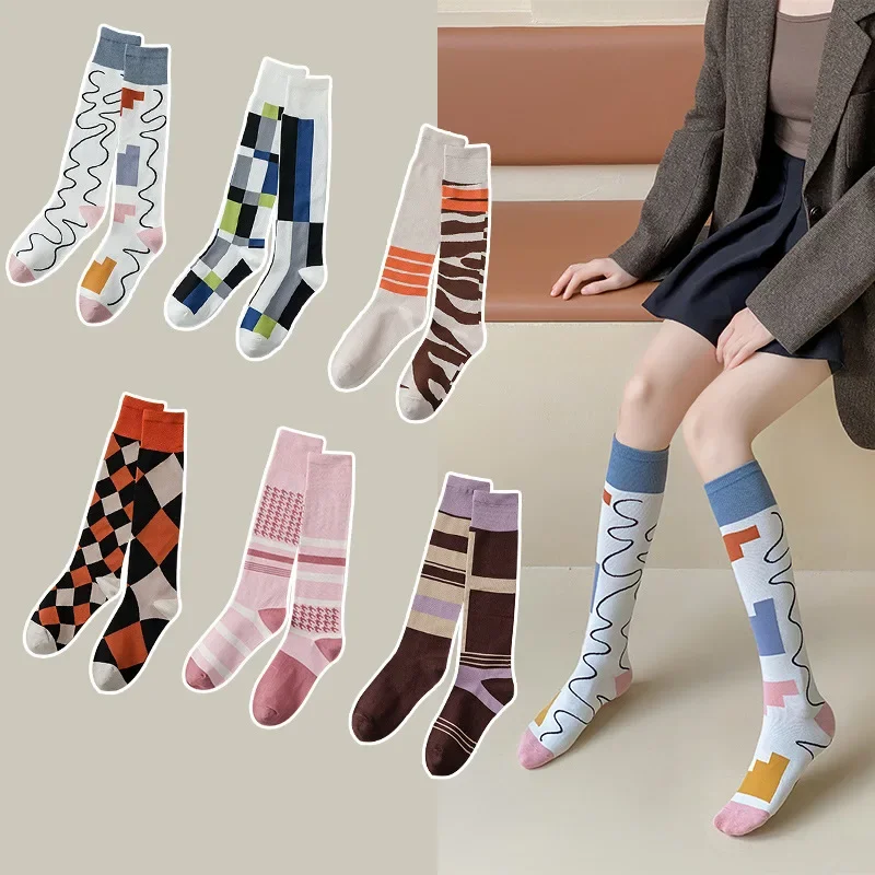

2024 Retro Color Contrast Gradient Stripes AB Knee-length Calf Socks Women Individual Fashion Cotton Sports Socking