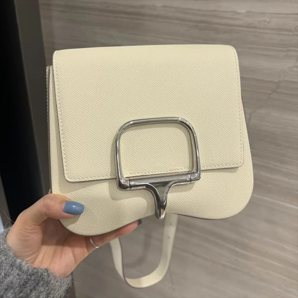 

2024 Fashionable New Lychee Grain Leather Silver Horse Buckle Women's Shoulder Bag Simple Crossbody Messenger Bag Luxury Brand