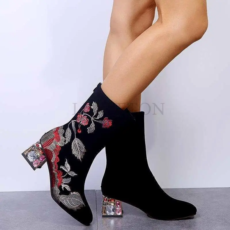 

Fashion Winter Women Boots Embroidered Mid Calf Plush Motorcycle Zipper Square Heel Warm Leather Ladies Botas Mujer