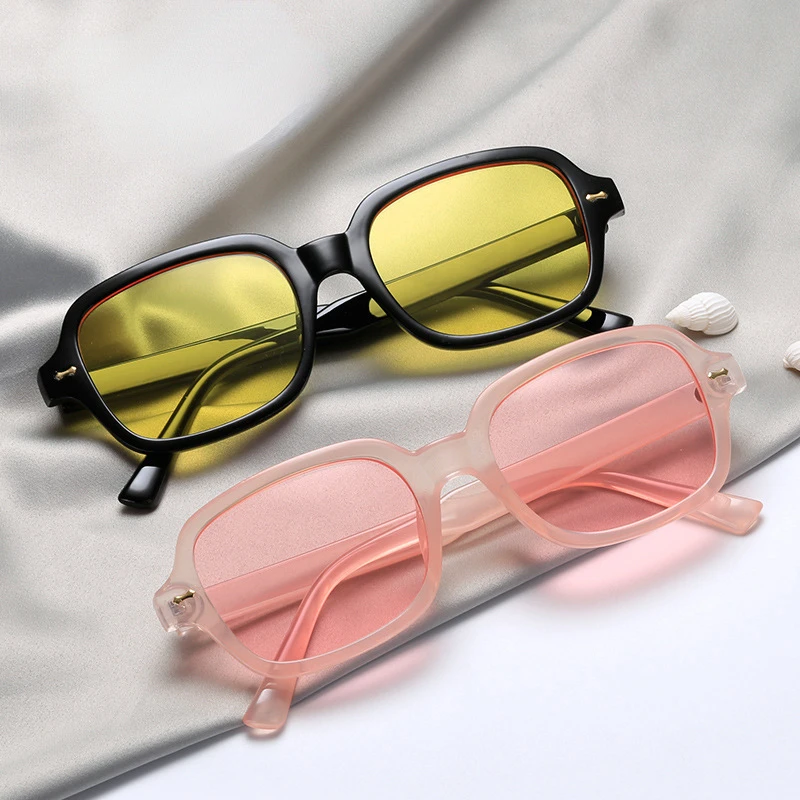Fashion Black Yellow Square Style Vintage Sunglasses Woman Retro Rivet Small Frame Male Sun Glasses Brand Designer Oculos De Sol
Fashion Black Yellow Square Style Vintage Sunglasses Woman Retro Rivet Small Frame Male Sun Glasses Brand Designer Oculos De Sol