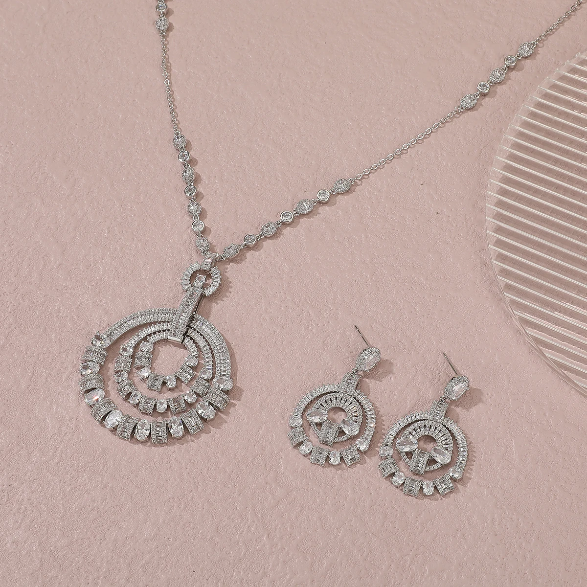 Classic Fashion Women's Long Chain Necklace Earrings Set Round Circle Design Luxury Zircon Trendy Party Wedding Jewelry Set
Classic Fashion Women's Long Chain Necklace Earrings Set Round Circle Design Luxury Zircon Trendy Party Wedding Jewelry Set