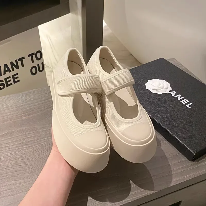 2023 Popular Canvas Breathable Versatile Large Summer Thick Sole Small White Shoes, Available In Black and White Colors
2023 Popular Canvas Breathable Versatile Large Summer Thick Sole Small White Shoes, Available In Black and White Colors