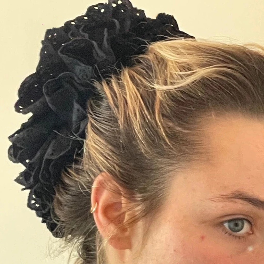 Кружевные резинки для волос ручной работы с большими цветами, четырехслойные негабаритные резинки для волос, аксессуары для волос, заколка для конского хвоста, кольцо для волос
Кружевные резинки для волос ручной работы с большими цветами, четырехслойные негабаритные резинки для волос, аксессуары для волос, заколка для конского хвоста, кольцо для волос