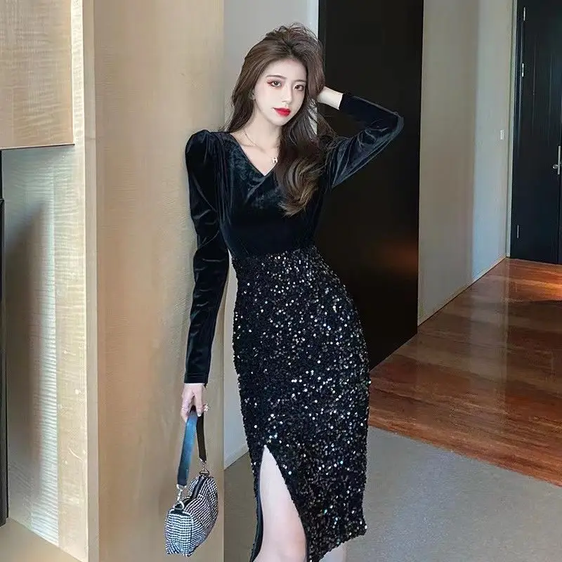 Black Women's Dress Summer V Neck Velvet Dresses for Women Fashion Shiny Long Sleeves Female Clothing Elegant Party Evening Robe
Black Women's Dress Summer V Neck Velvet Dresses for Women Fashion Shiny Long Sleeves Female Clothing Elegant Party Evening Robe