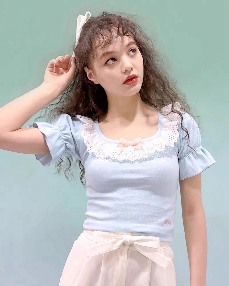 Vintage French Girls 3D Velvet Bow Knot Hollow Out Lace Embroidery Letter Short Sleeve T-shirt Crop Top Women
Vintage French Girls 3D Velvet Bow Knot Hollow Out Lace Embroidery Letter Short Sleeve T-shirt Crop Top Women
