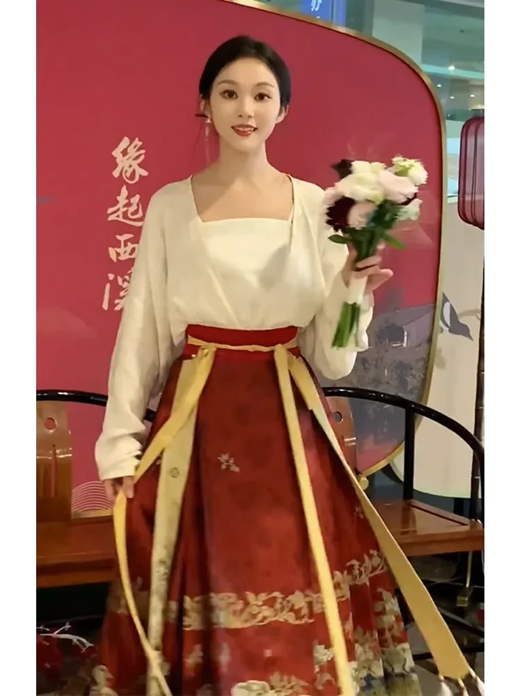 Женская Свадьба ранней весны Hanfu 2024 и одежда для поднятия тоста, старинный костюм, китайский стиль, улучшенное красное лицо лошади
Женская Свадьба ранней весны Hanfu 2024 и одежда для поднятия тоста, старинный костюм, китайский стиль, улучшенное красное лицо лошади