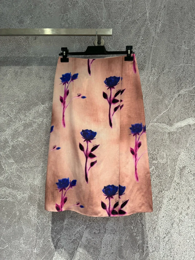 Academy style fashion casual trend versatile daily commuting, age reducing printed skirt for slimming effect
Academy style fashion casual trend versatile daily commuting, age reducing printed skirt for slimming effect