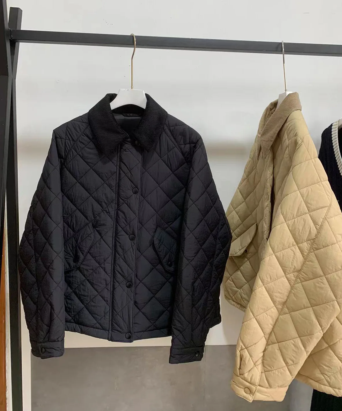 Spliced Corduroy Lapel Loose Casual Short Diamond Checkered Cotton Coat Women Cotton Jacket Slim Casual Warm winter Jacket
Spliced Corduroy Lapel Loose Casual Short Diamond Checkered Cotton Coat Women Cotton Jacket Slim Casual Warm winter Jacket