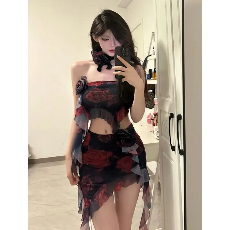Rose Design Irregular Short Sheath Top + Wooden Earring Wrap Hip Skirt Short Skirt Set Gothic Diablo
Rose Design Irregular Short Sheath Top + Wooden Earring Wrap Hip Skirt Short Skirt Set Gothic Diablo