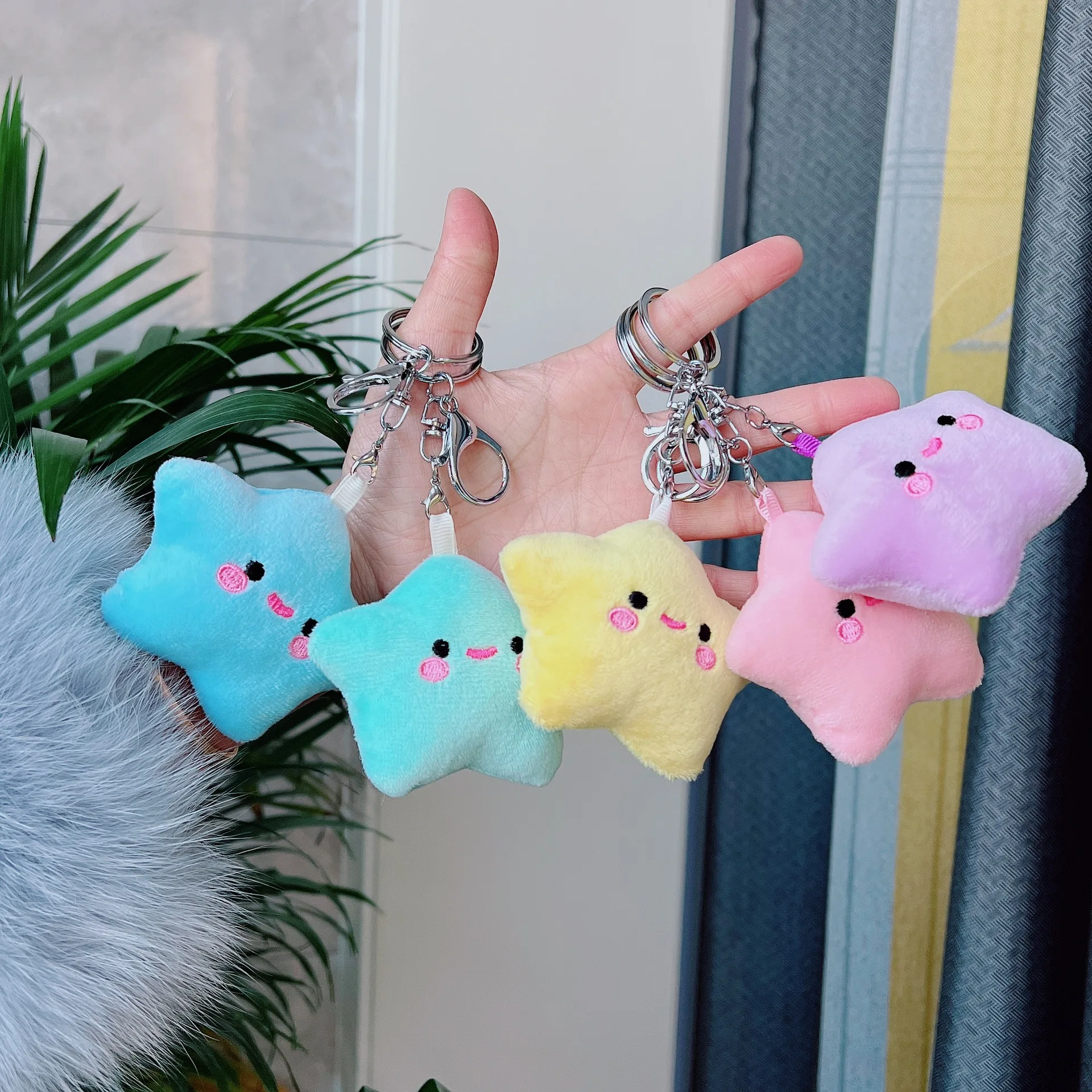 7.5cm Creative Little Star Plush Keychain Smiling Face Star Plush Filling Doll Toys Backpack Pendant Christmas Gifts for Friends
7.5cm Creative Little Star Plush Keychain Smiling Face Star Plush Filling Doll Toys Backpack Pendant Christmas Gifts for Friends