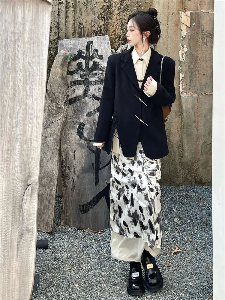 Early Autumn New Niche Loose Casual Literary and Artistic Suit Women's Black Long-sleeved Versatile High-end Trendysuit Jacket
Early Autumn New Niche Loose Casual Literary and Artistic Suit Women's Black Long-sleeved Versatile High-end Trendysuit Jacket