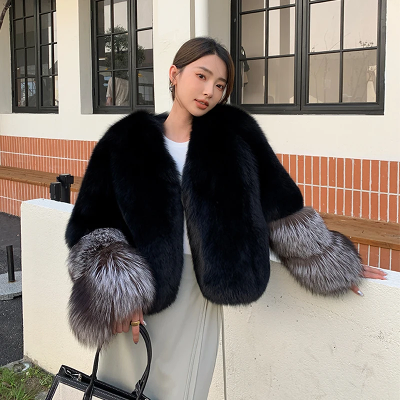 2023 Import Fox Fur Jacket Women's Whole Leather Winter Short Fashion V-neck Silver Fox Sleeve Splicing Warm 100% Real Fur Coat
2023 Import Fox Fur Jacket Women's Whole Leather Winter Short Fashion V-neck Silver Fox Sleeve Splicing Warm 100% Real Fur Coat