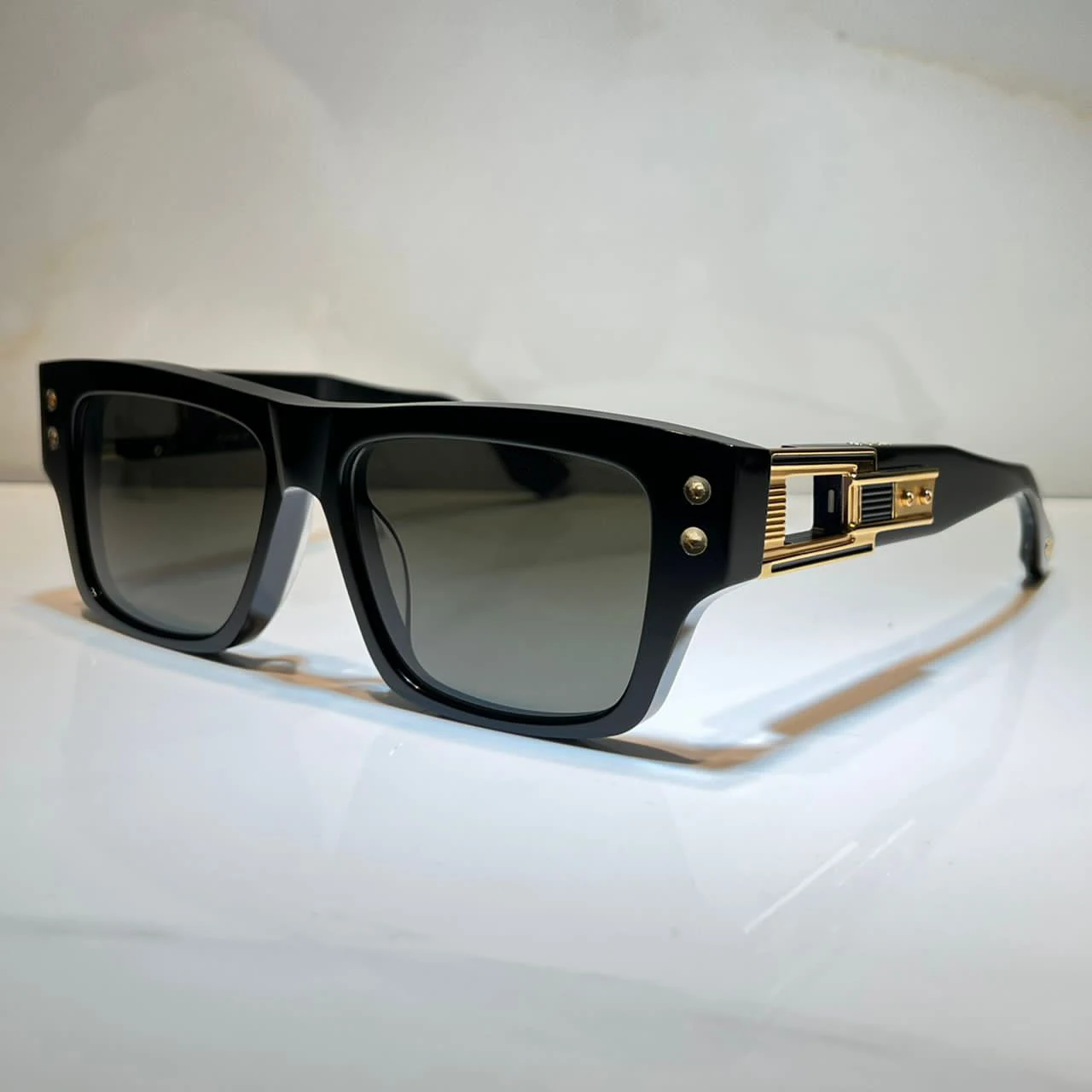 

Sunglasses For Women and Men Summer SEVEN 407 Brand Style Anti-Ultraviolet Retro Plate Full Frame Glasses Random Box