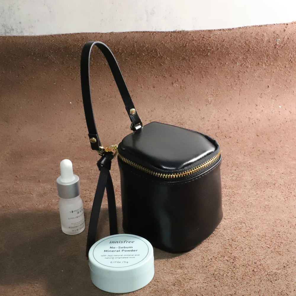 Mini Cosmetic Bag With Mirror For Women Luxury Designer Makeup Bags Purse Organizer Storage Box Sheepskin Material Wholesale
Mini Cosmetic Bag With Mirror For Women Luxury Designer Makeup Bags Purse Organizer Storage Box Sheepskin Material Wholesale