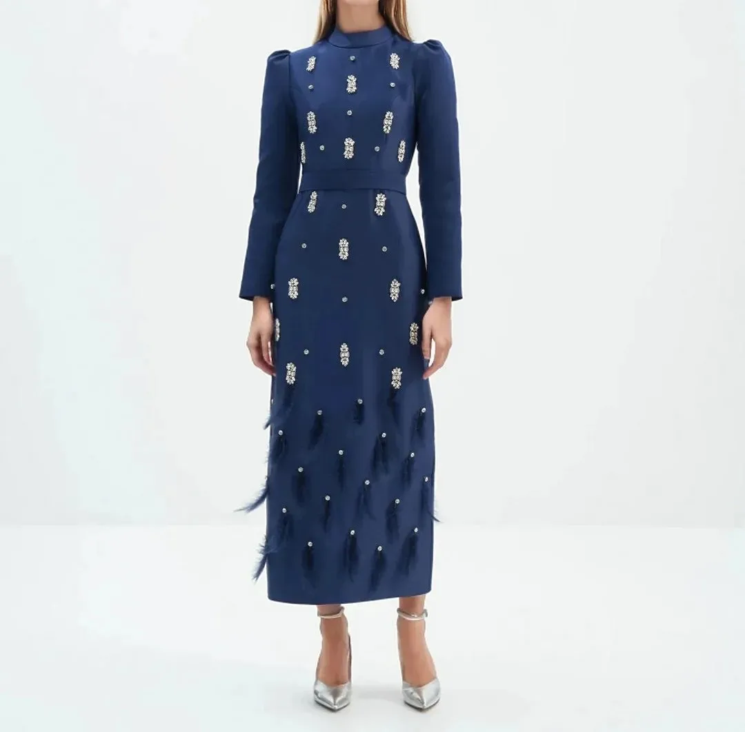 High Neck Abendkleider Perlen knöchel lange Federn gerade formelle Anlässe Kleid mit langen 2024ML-140
High Neck Abendkleider Perlen knöchel lange Federn gerade formelle Anlässe Kleid mit langen 2024ML-140