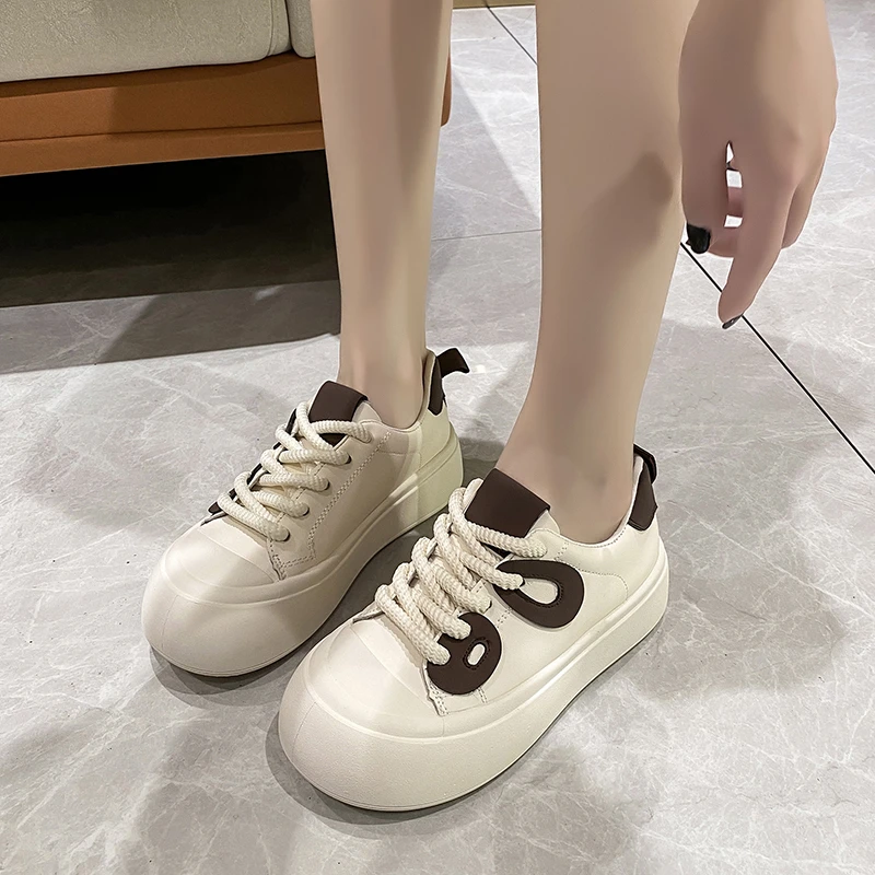 

Женская универсальная спортивная обувь, белая Повседневная Студенческая обувь на платформе с низким верхом, в Корейском стиле, для осени, 2023