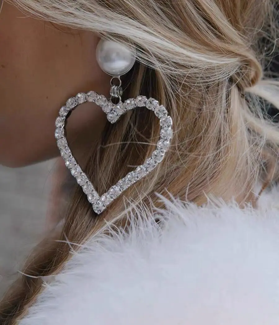 Big love exploding flash ear clip stud big heart Europe and America exaggerated fashion foreign earrings
Big love exploding flash ear clip stud big heart Europe and America exaggerated fashion foreign earrings