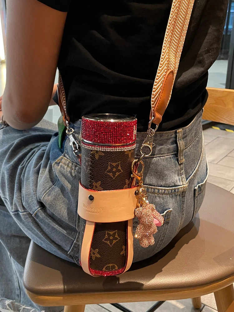 Women's Good-looking Large Capacity Rhinestone High-End Water Cup Wide Shoulder Strap Crossbody Portable Ins Cup
Women's Good-looking Large Capacity Rhinestone High-End Water Cup Wide Shoulder Strap Crossbody Portable Ins Cup