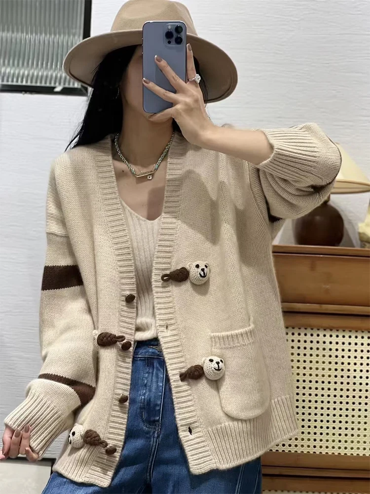 New Women's Cardigan Idle Style 100% Pure Wool Sweater Bear Fastener Decoration Cashmere Sweater V-neck Loose Women's Sweater
New Women's Cardigan Idle Style 100% Pure Wool Sweater Bear Fastener Decoration Cashmere Sweater V-neck Loose Women's Sweater