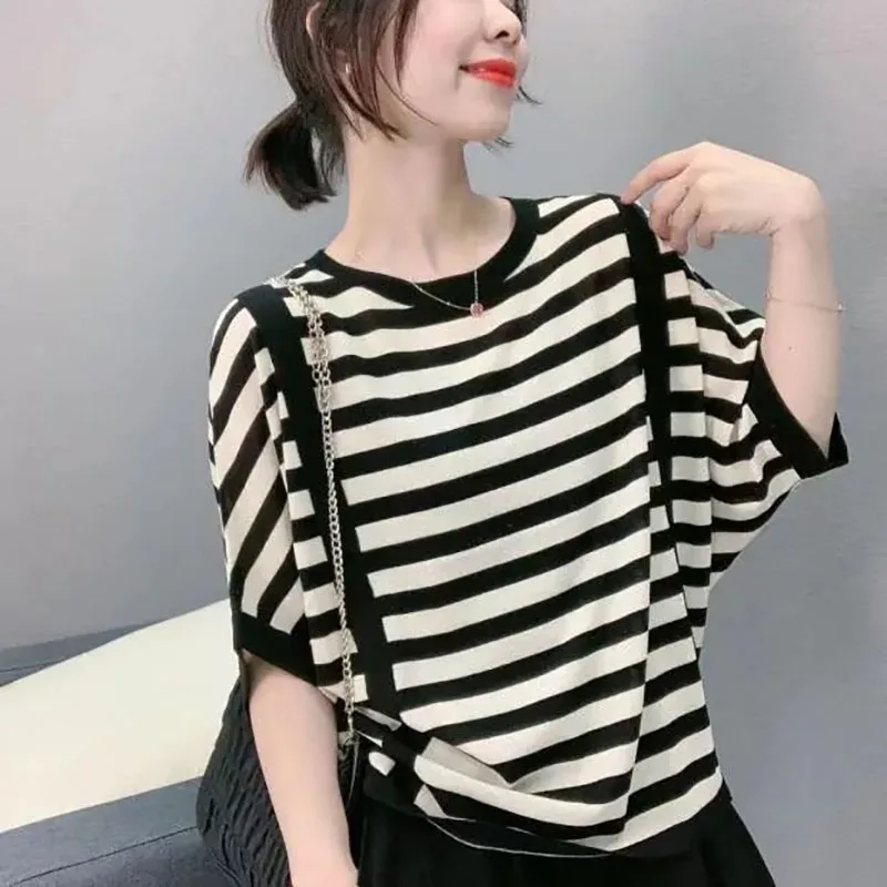 Fashion Printed Spliced Loose Striped Batwing Sleeve Blouse Women's Clothing 2024 Summer New Oversized Casual Tops Korean Shirt
Fashion Printed Spliced Loose Striped Batwing Sleeve Blouse Women's Clothing 2024 Summer New Oversized Casual Tops Korean Shirt